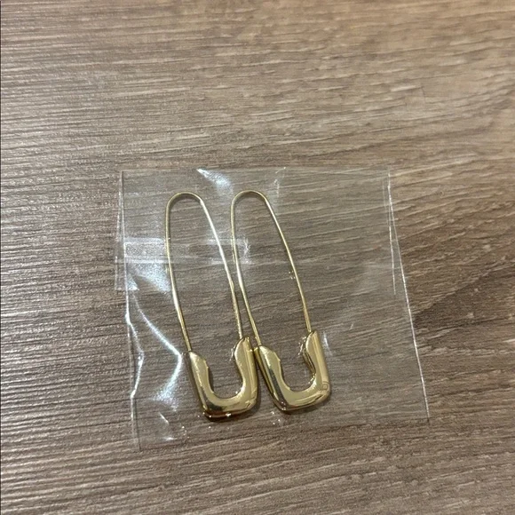 Gold Tone Paper Clip Earrings - Picture 2 of 2